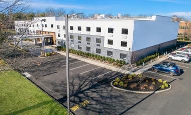 Latitude Suites Hotel near Trump National Golf Club, showcasing the complimentary parking.