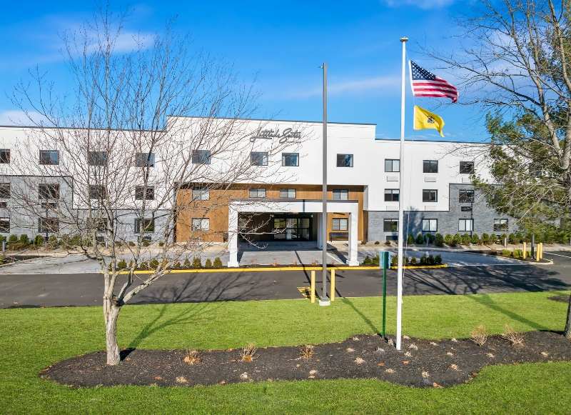 Hotel-Near-Paramount-Theatre-Asbury-Park-1 Latitude Suites surrounded by a grassy field, located close to Paramount Theatre in Asbury Park.